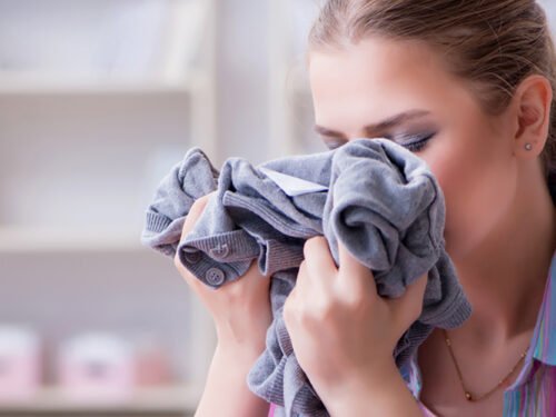 Cómo quitar el olor a humedad de la ropa